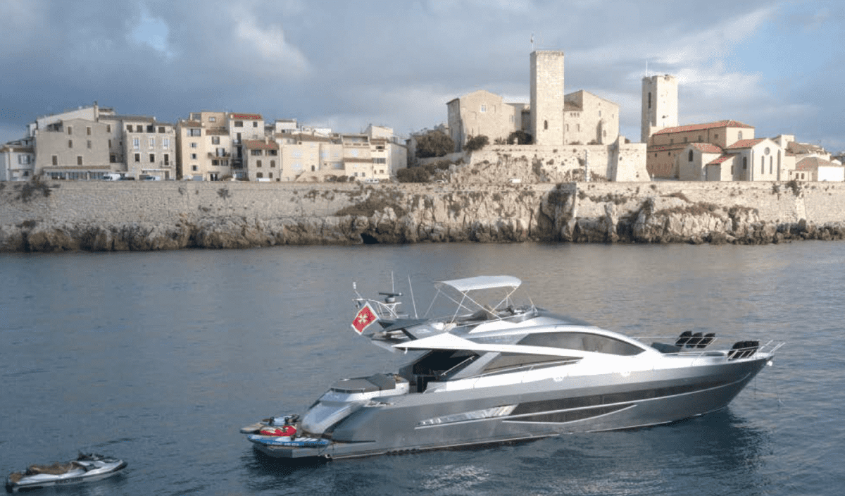 SOLD ! Galeon 700 Skydeck MORRIGAN – 2010 – refit 2020