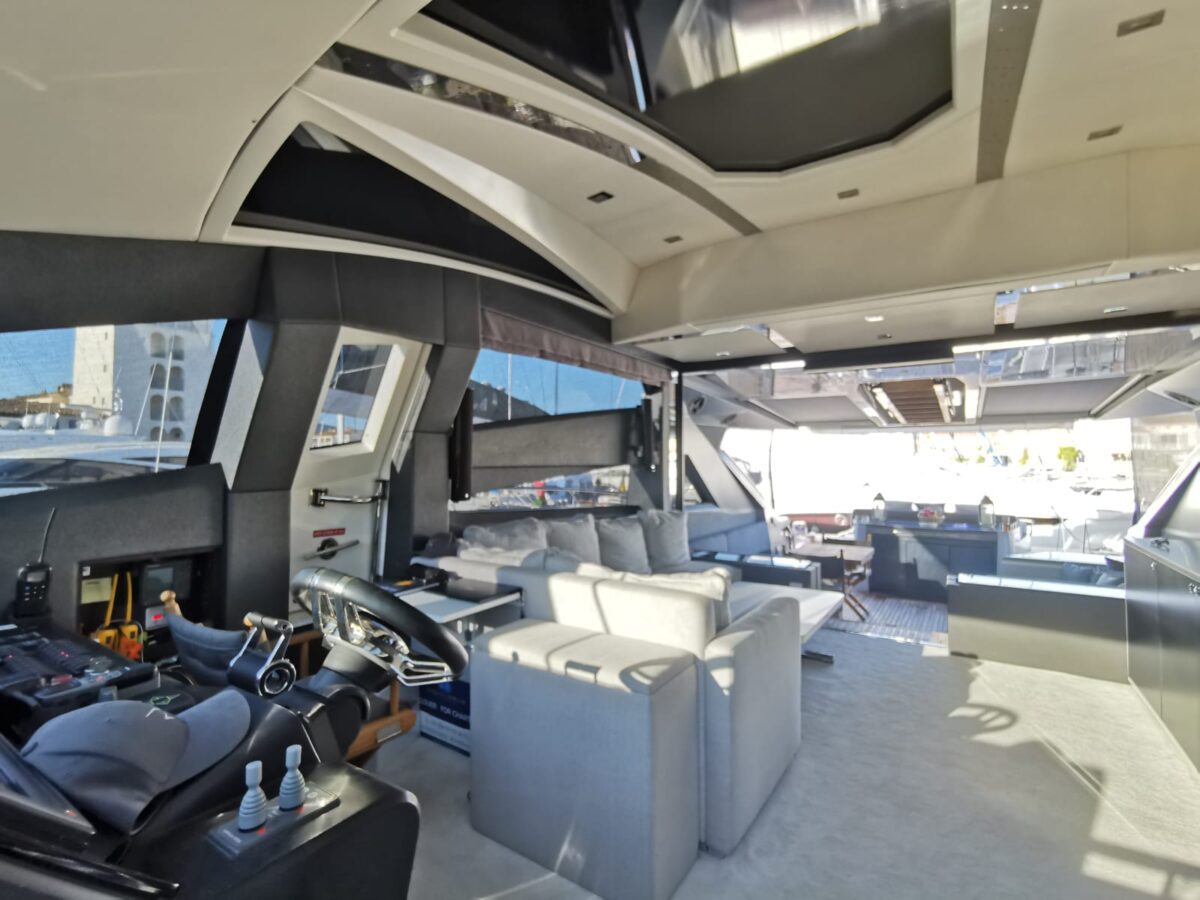 SOLD ! Galeon 700 Skydeck MORRIGAN – 2010 – refit 2020