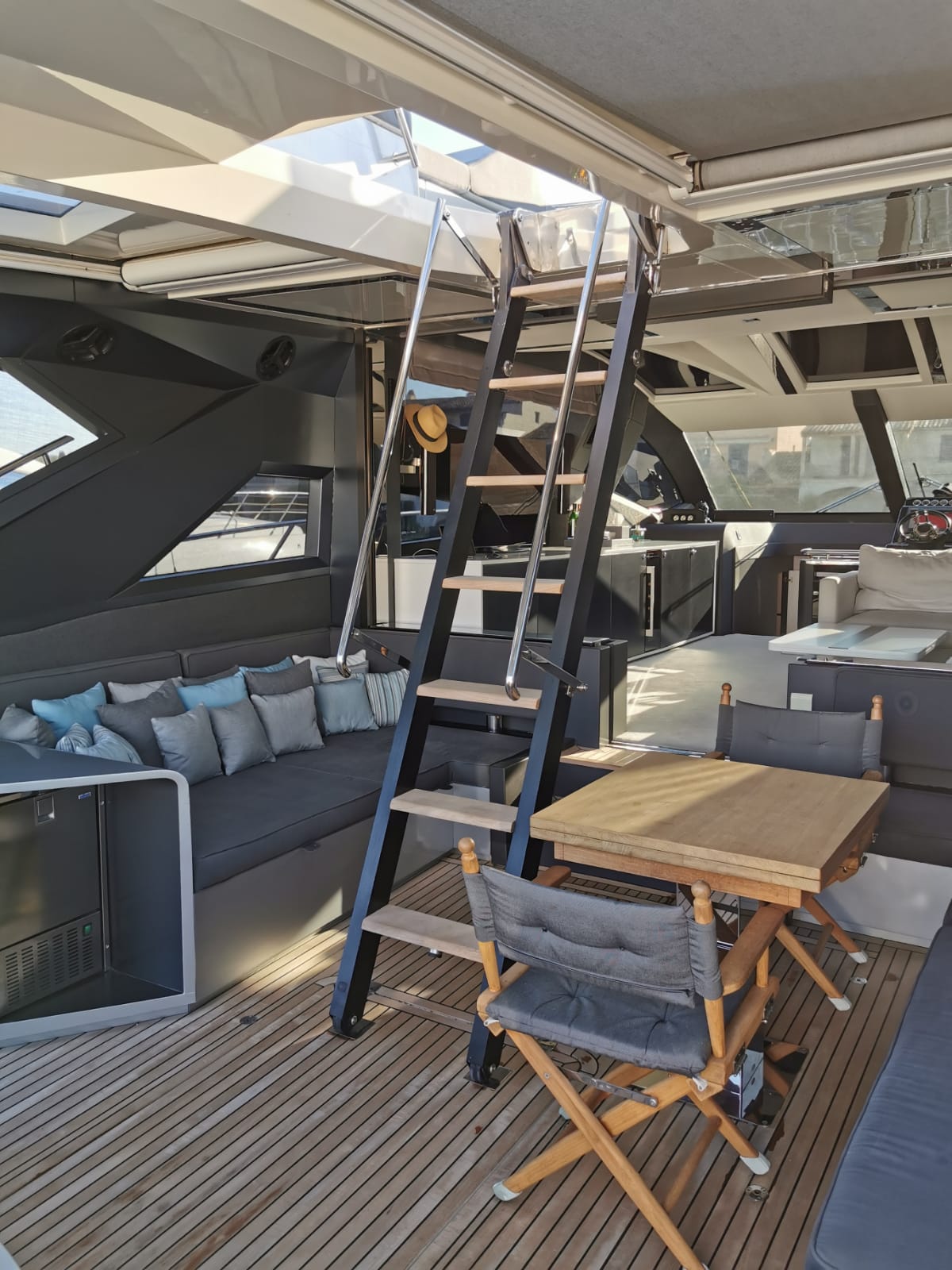 SOLD ! Galeon 700 Skydeck MORRIGAN – 2010 – refit 2020