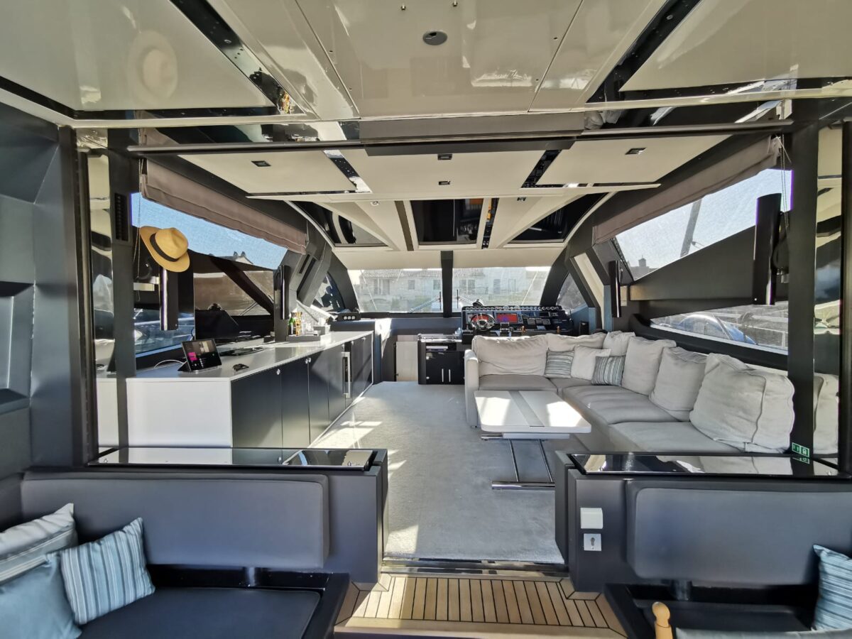 SOLD ! Galeon 700 Skydeck MORRIGAN – 2010 – refit 2020