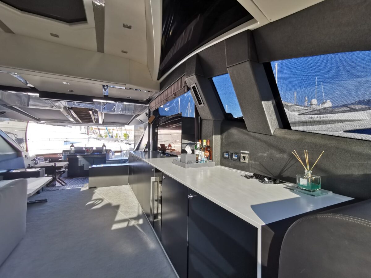 SOLD ! Galeon 700 Skydeck MORRIGAN – 2010 – refit 2020