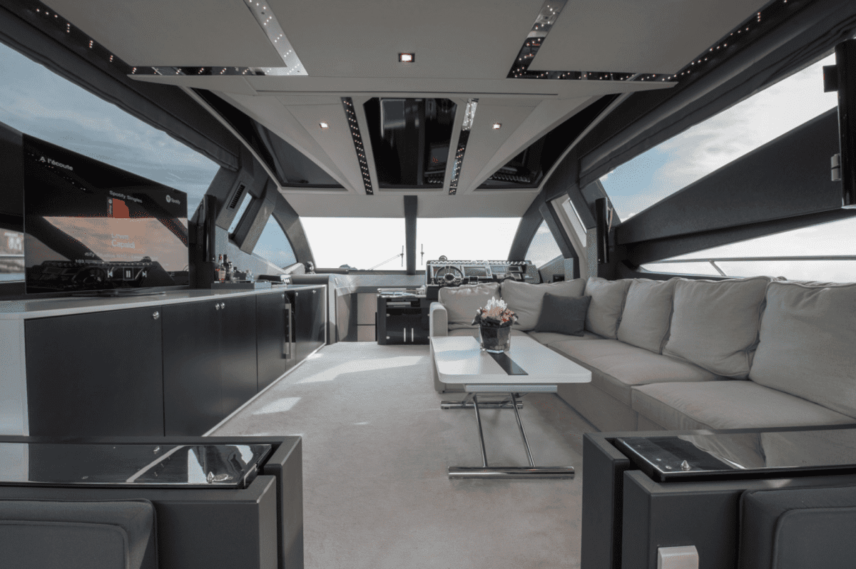 SOLD ! Galeon 700 Skydeck MORRIGAN – 2010 – refit 2020