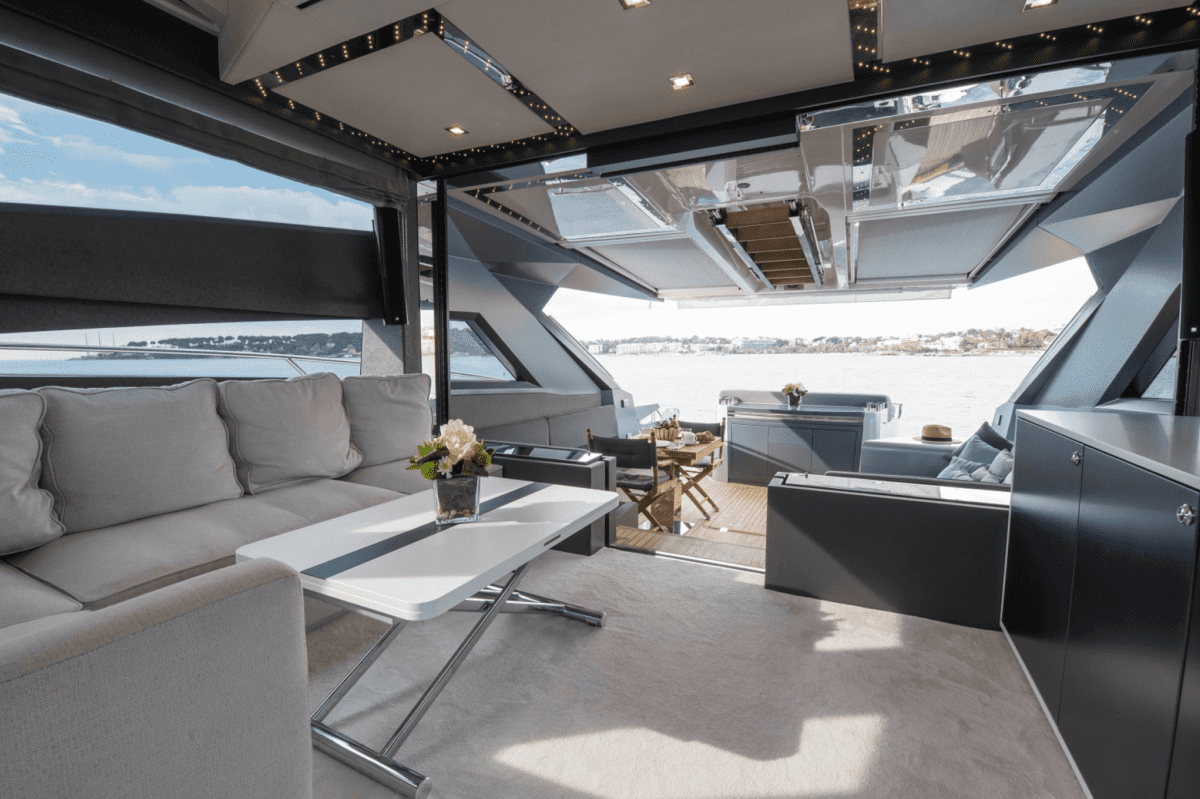 SOLD ! Galeon 700 Skydeck MORRIGAN – 2010 – refit 2020