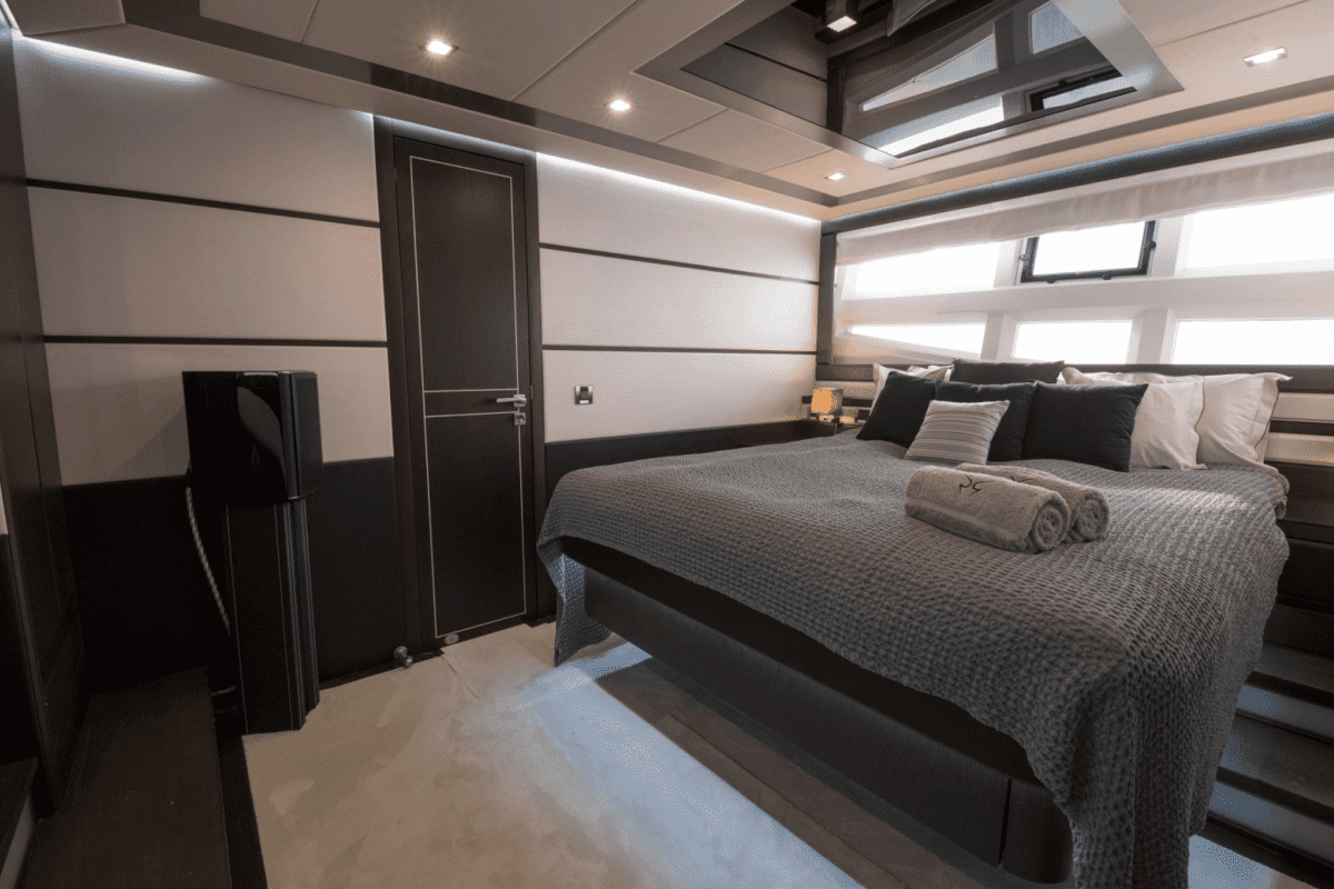 SOLD ! Galeon 700 Skydeck MORRIGAN – 2010 – refit 2020