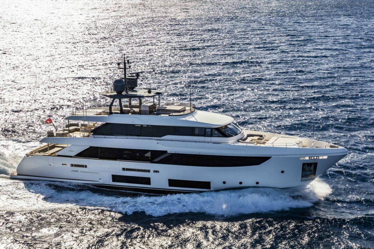 CUSTOM LINE NAVETTA 33 2023