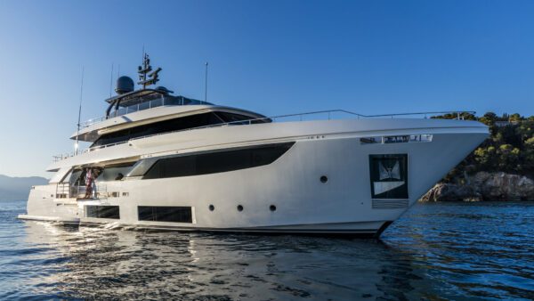 CUSTOM LINE NAVETTA 33 2023