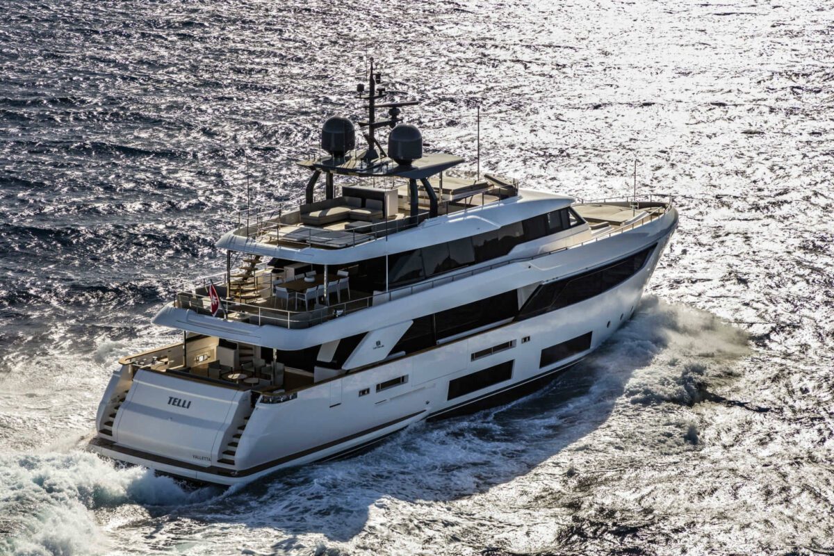 CUSTOM LINE NAVETTA 33 2023