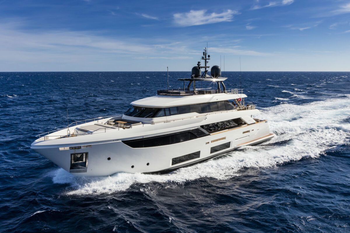 CUSTOM LINE NAVETTA 33 2023